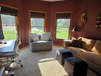 Luxury 5 BR home on private wooded lot near QC, w/hot tub, rec & fitness room Hotels in Henry County
