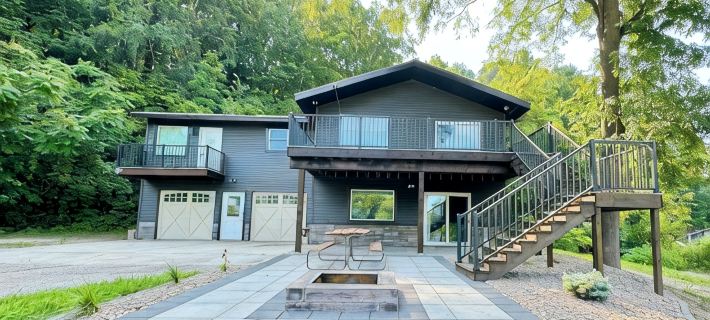 Beautiful, newly renovated 3 bedroom home on the Mississippi River. アラマキーのホテル