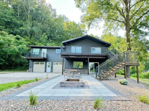 Beautiful, newly renovated 3 bedroom home on the Mississippi River. - 3つ星