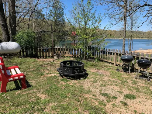 Lakehouse Lilypad with Boats and Game Room, Sleeps 9, 3k sq ft Home, Large Yard - Family