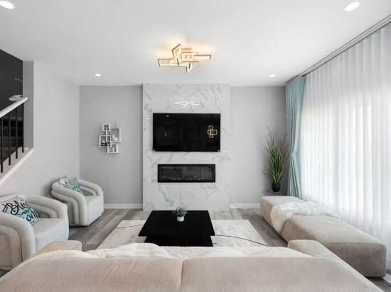 Kay Homes | Lakeview Haven – Walk to Park, 4 Mins to Restaurants, Shops & Cinema