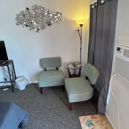 Remodeled two queen bed unit 11 studio with AC, Heat and fast WiFi in Fillmore