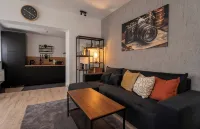 Apart79 Modern Industrial Design 3Room with Terrace and Garden Free Parking
