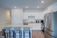 A Modern Oasis Near Savannah - Homestays