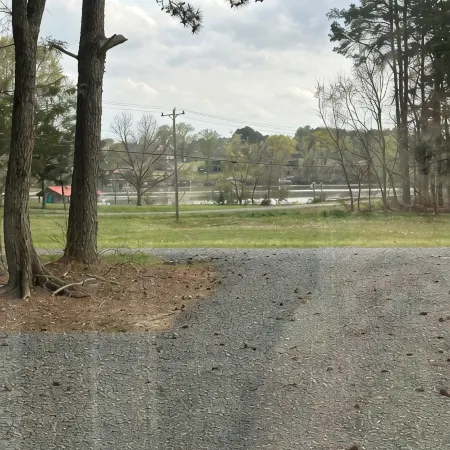 Lake View Tiny Home on Lake Tillery in Norwood Отели в г. Стэнли