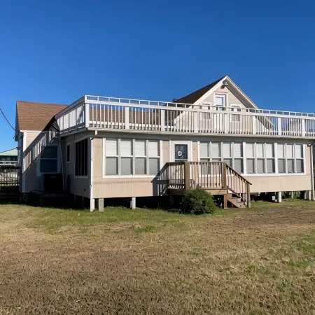 Renovated Historic POC Bayhouse!
