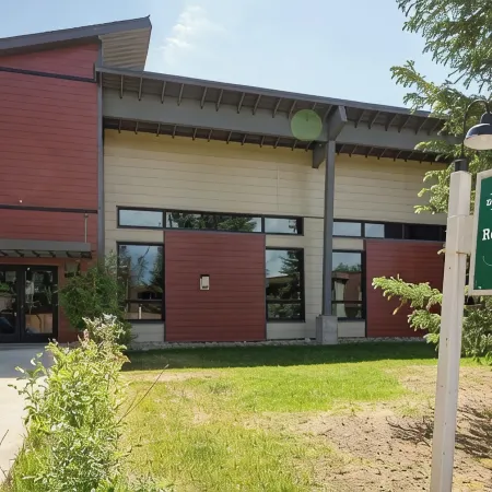 Riverfront Hot Tub, 6 Min Drive to Winter Park Resort Walking Distance Downtown.
