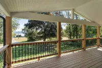 3-bedroom cottage with private dock on Cayuga lake