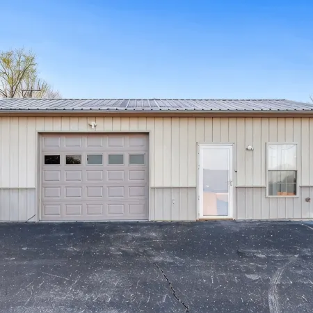 The Bourbon Garage- walking distance to Buffalo Trace!