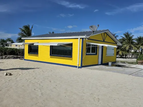 New Luxury Oceanfront Home – Port Royale, South Bimini. Starlink WiFi, A/C, Dock - Pools
