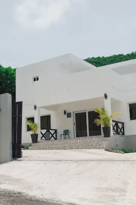 Spacious 4-bedroom  villa with AC and a Panoramic view on The ocean. Hotels in 