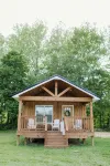 Romantic Cabin sitting on 18 acres of flat land surrounded by a creek! - Alppimaja