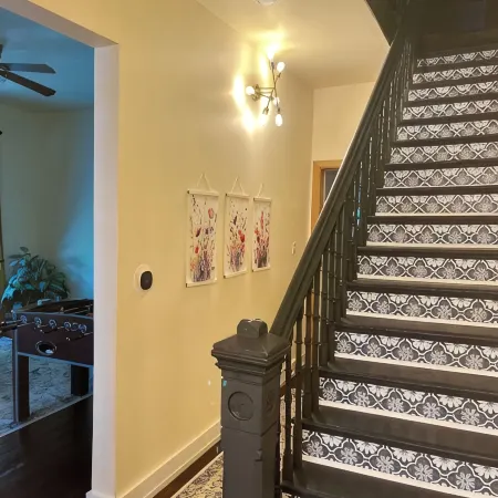 Relaxing Townhouse Downtown Dubuque with Fenced in Backyard & Pet Friendly