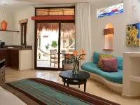 Playa Palms Beach Hotel Отели рядом с достопримечательностью «Пляжный клуб Kool»