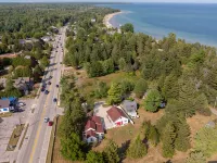Charming Door County Cottage Steps from Lake Michigan Beach in Jacksonport WI - Country Houses