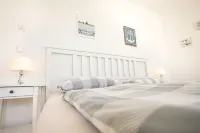 Modern apartment with stunning views of the water and the Rügen Bridge -  Privatzimmer