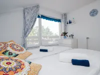 Cosy holiday home with pool/BBQ/ACCasa Montana - CAPRI Apartment with lake view - 2-Star