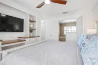 Bayfront 2025 Reno - 2 King Suites - Pool - Boat Dock - Walk to Beach & Pier - 3-Star