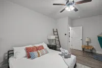 Zen House, a peaceful sanctuary! Tv in each room. - 4-Star