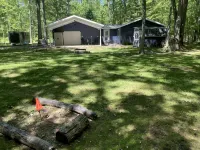 Private, Cozy, Quiet on double lot near Beautiful Higgins and Houghton Lakes - Balcony