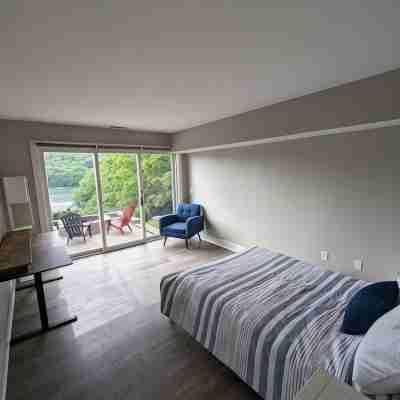 Candlewood Lake - Family Getaway with direct lake access. 3775 sqft home. Rooms