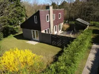 Detached house of 95m2, exclusive on the edge of the park, garden 700m2. - 2 ดาว