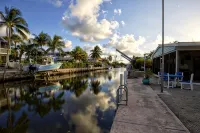 Lisa's Hideout - 3/2 Vaca Cut Canal - 75' Dock - Ground Level