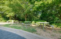 Studio 6 Corporate Extended Stay Washington, D.C. Germantown MD - parking