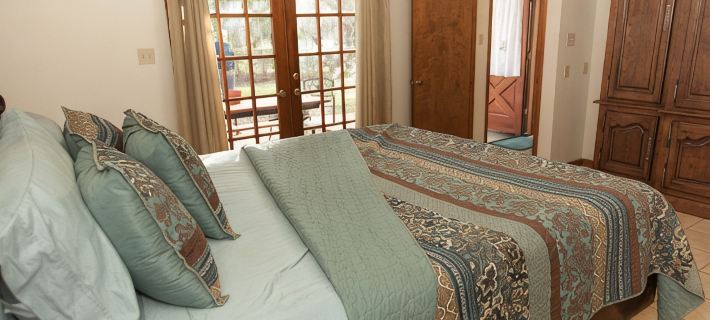 Heart of Town Near Heb with a Spacious, Beautiful Backyard to Enjoy. Hotels in Kendall County