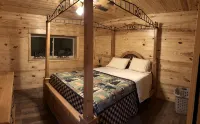 CNU 10 min. Sevierville 45 min.  Private dock, kayaks, fire pit. Ample Parking