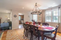 Newly Renovated Guest House for 10 Near the Beach! - Wifi