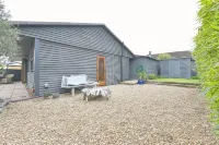 Gorgeous 3Bd Cottage with Parking Nr Guildford
