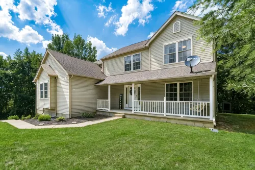 Weekend Retreat~Hot Tub~Game Room~Putt Putt - 4-Star