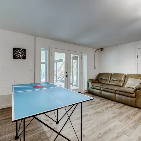 Lakeside Livin'-near Marina, Game Room, Wi-Fi, King Bed, Fire Pit, Huge Balcony