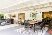 6Beds 3Bath - Pool, Hot Tub, Pets Welcome, Fire Pit- 1mi to Downtown - 4 estrellas