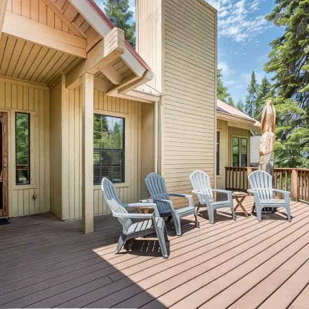 *NEW* Pine Grove Hideaway - family friendly only 1.5 Miles to the lake