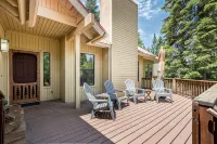 *NEW* Pine Grove Hideaway - family friendly only 1.5 Miles to the lake