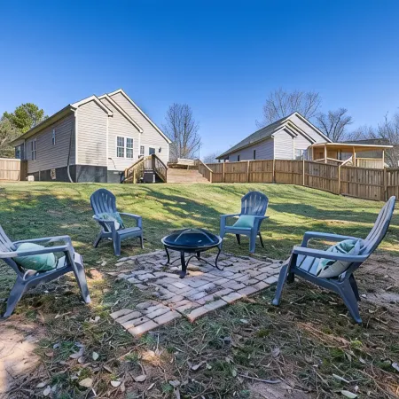 3BD Retreat + Hot Tub & BBQ + Near NCSU & Downtown