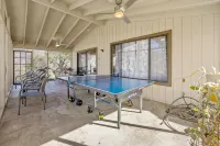 MOUNTAIN TOP WITH 4 ACRES AND SPECTACULAR VIEWS WITH HOT TUB - 4성급
