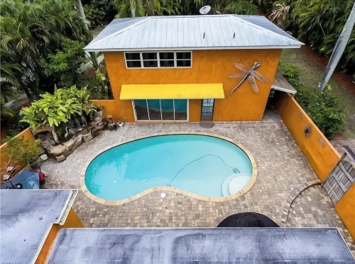 4-bedroom home off McGregor with guesthouse, pool and large yard in Fort Myers - Bungalows