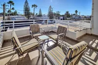 Modern Lux Town Home, 5 Min from Public Beach & Walmart - 2 étoiles