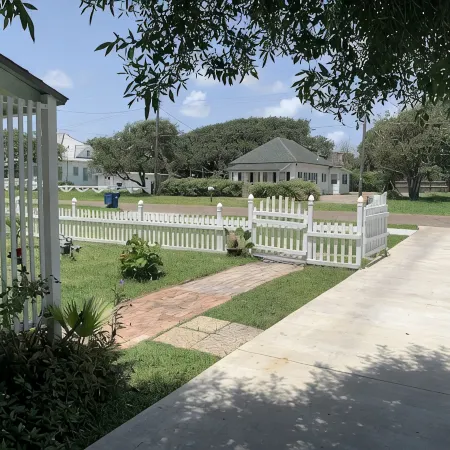 Cute "Little Rose Cottage" is walking distance to downtown Rockport