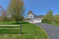 Harbor School House - Private home, great outdoor space, 5 minute walk downtown - Wi-Fi