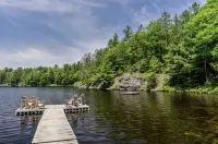 Private & Modern Muskoka Lakefront Cabin - واي فاي