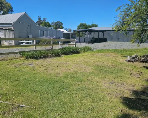 Farm cottage in 2.3 acres. Fully renovated for your comfort. فنادق في أوربوست