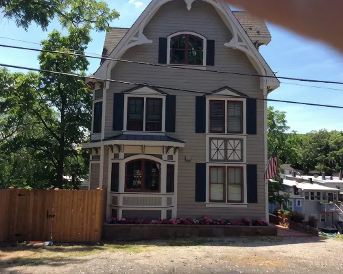 Castle in The Sky ! Beautifully Renovated Victorian one Block from Main St. Hotels in Nyack