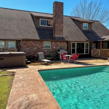 Beautiful Tudor Style home centrally located, and packed with amenities!