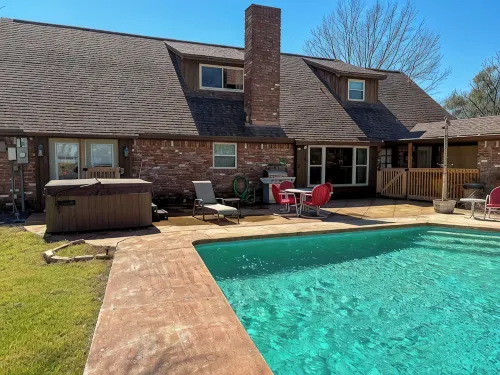 Beautiful Tudor Style home centrally located, and packed with amenities!
