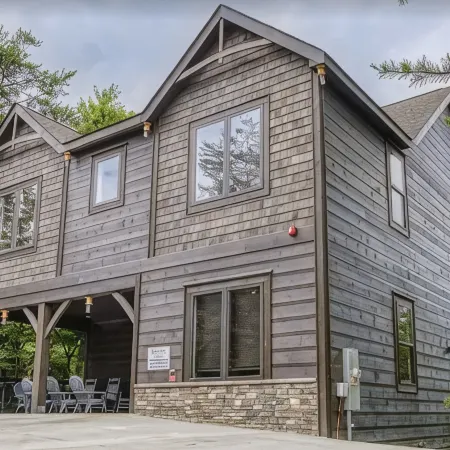 Luxury Cabin~Heated Pool~Sleeps 26! Hot Tub~5 Min to Prkwy