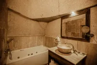 Kismet Cave Mansion - balcony